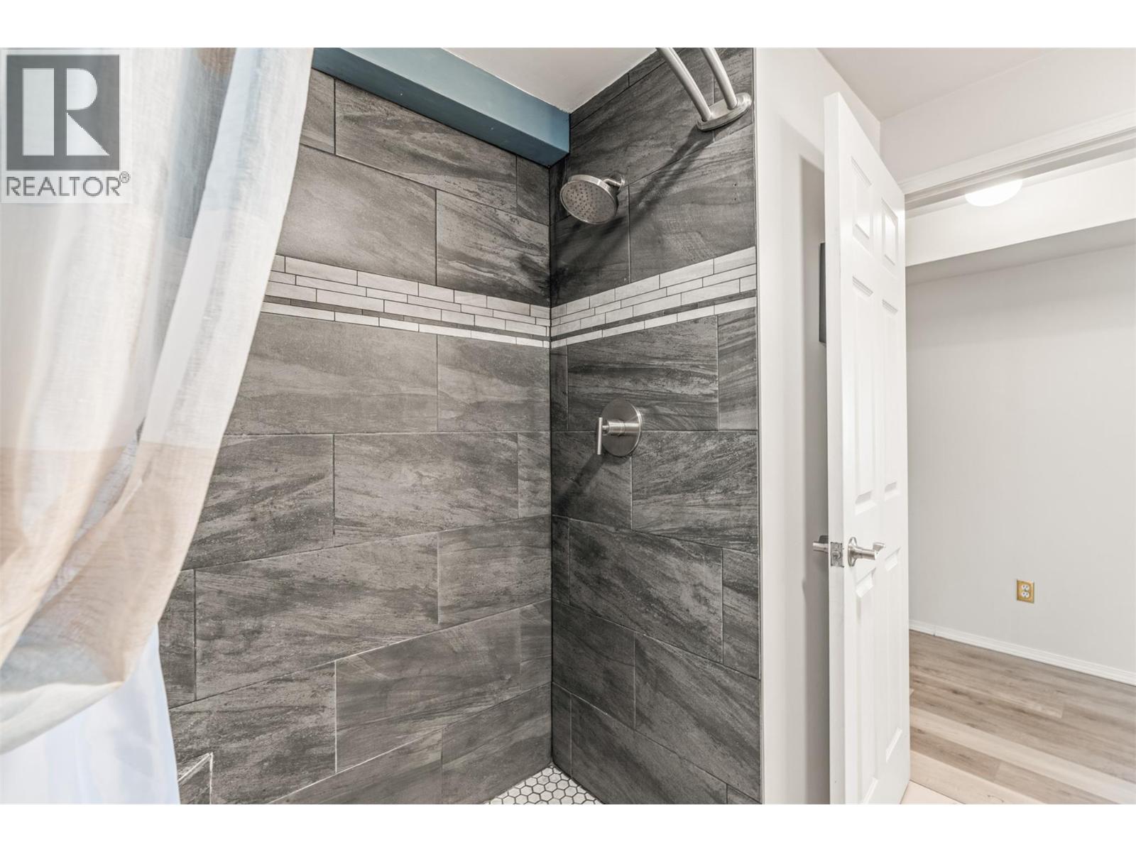  4138 4th Avenue, Peachland