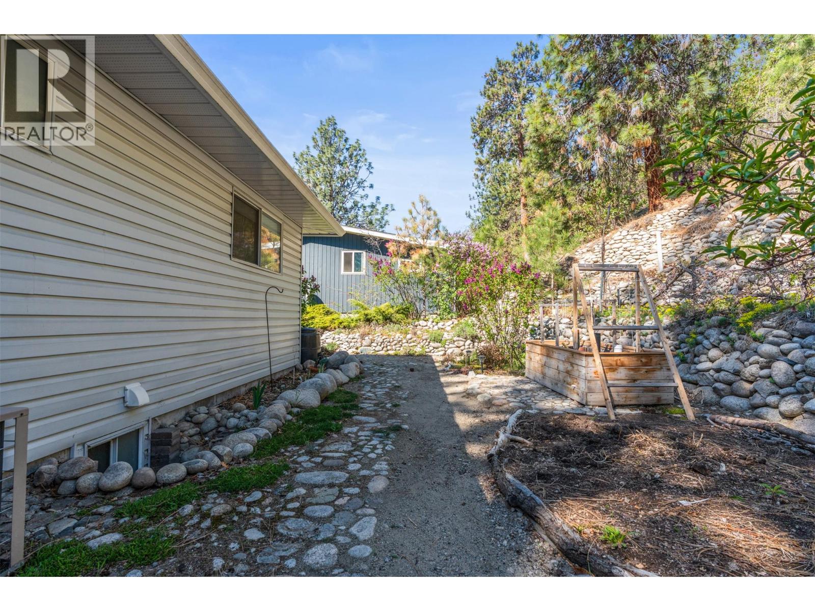  4138 4th Avenue, Peachland