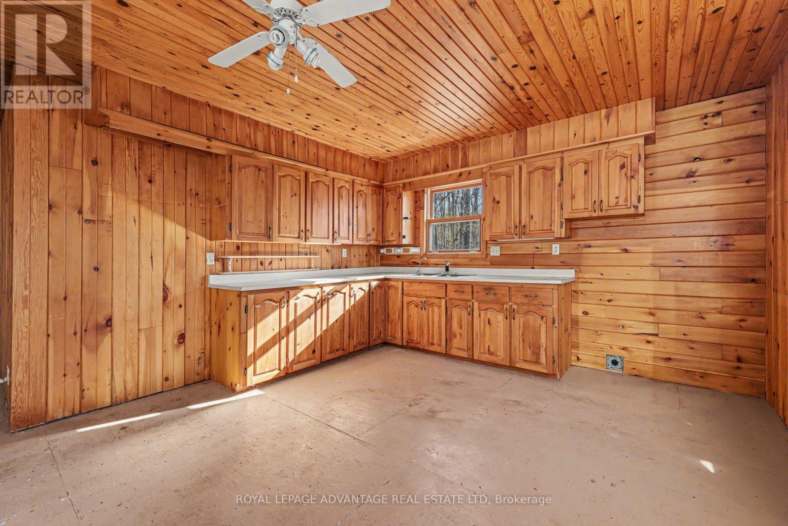 907 LAKESHORE BOULEVARD - 10