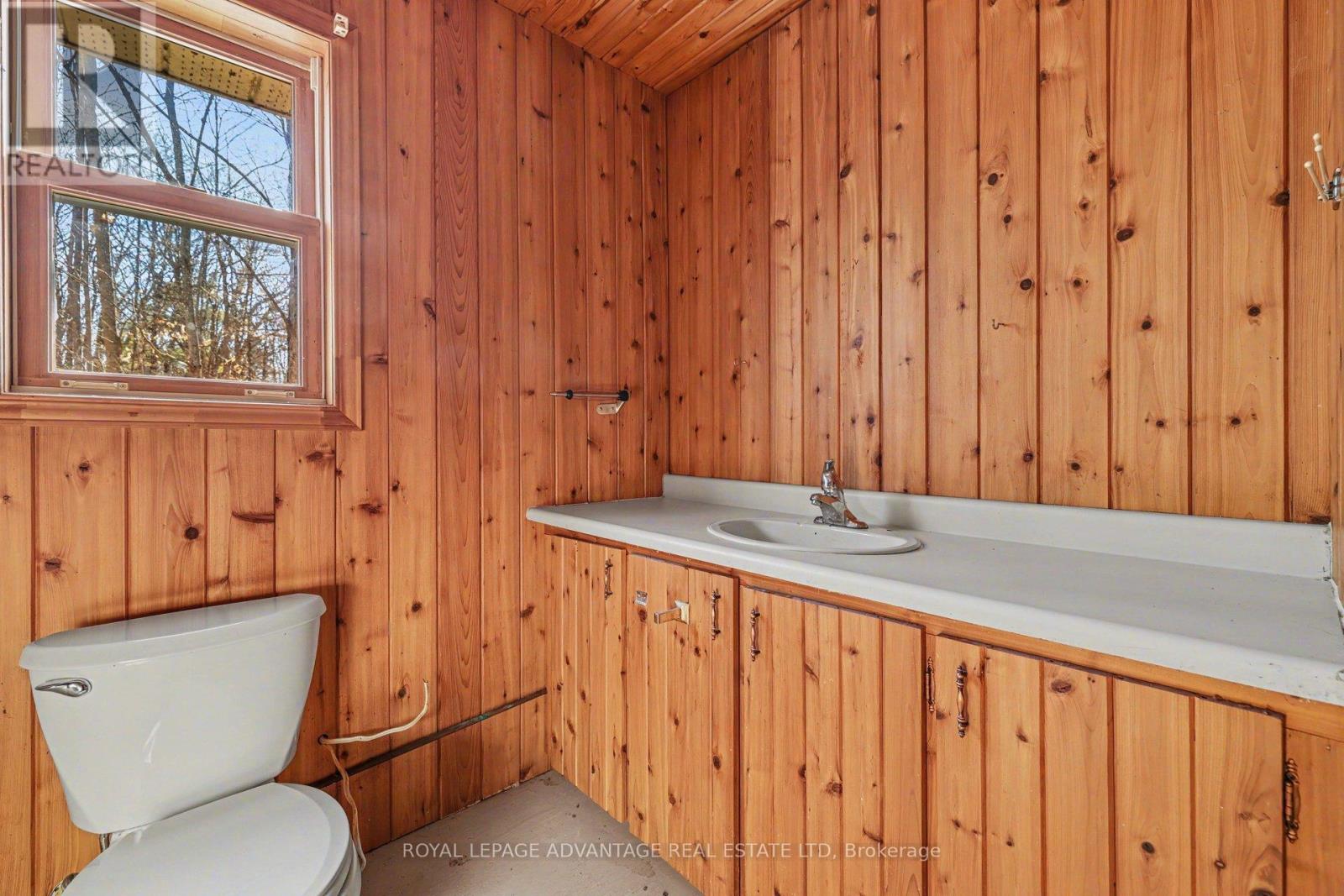 907 LAKESHORE BOULEVARD - 12