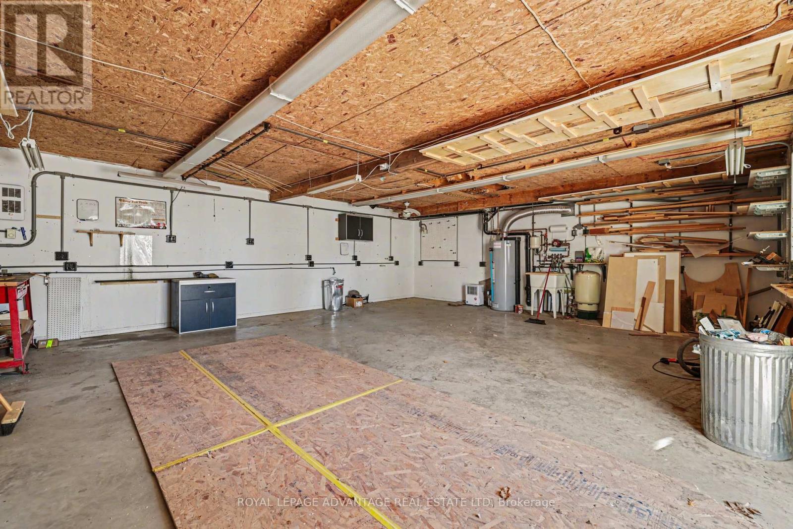 907 LAKESHORE BOULEVARD - 19