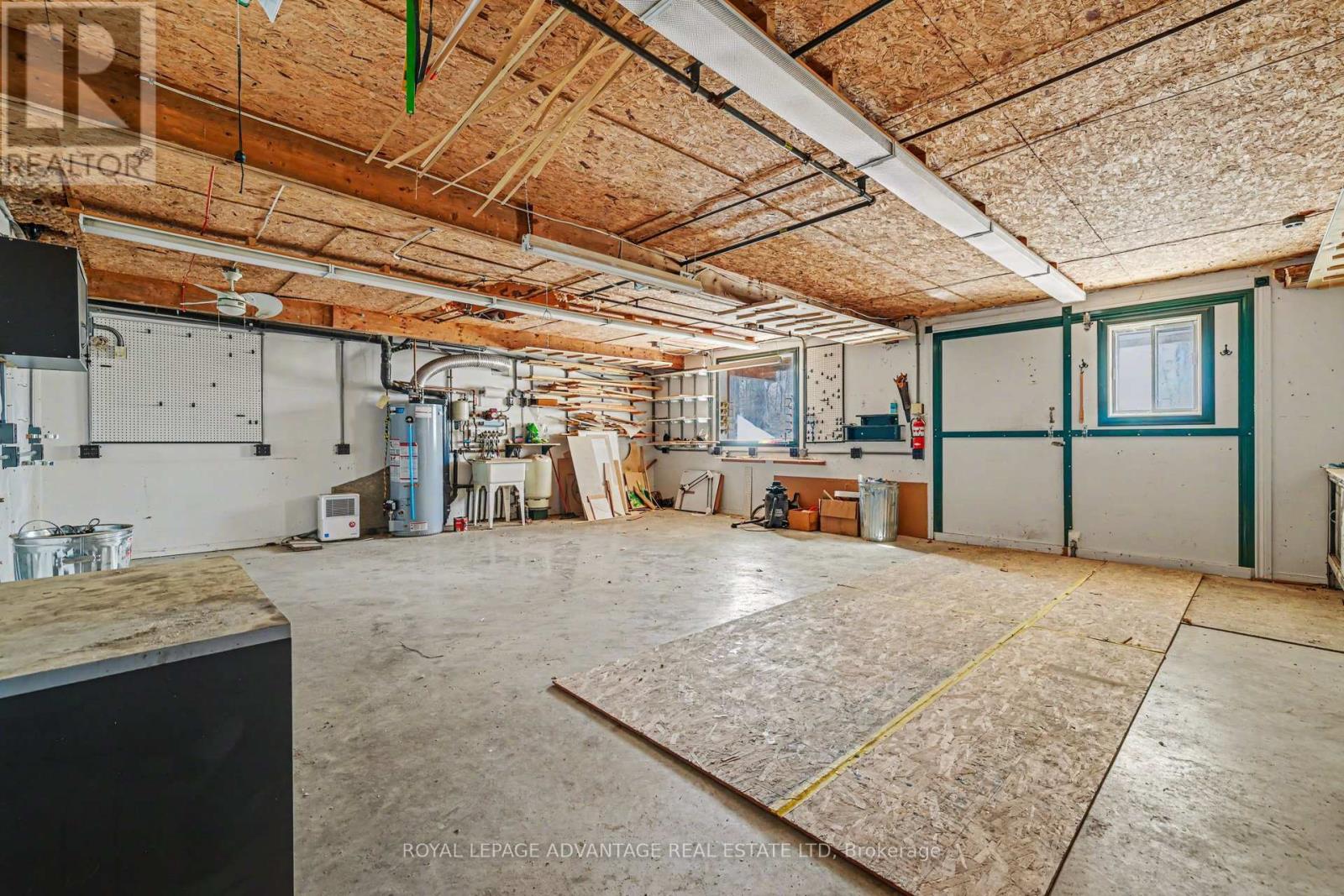 907 LAKESHORE BOULEVARD - 20