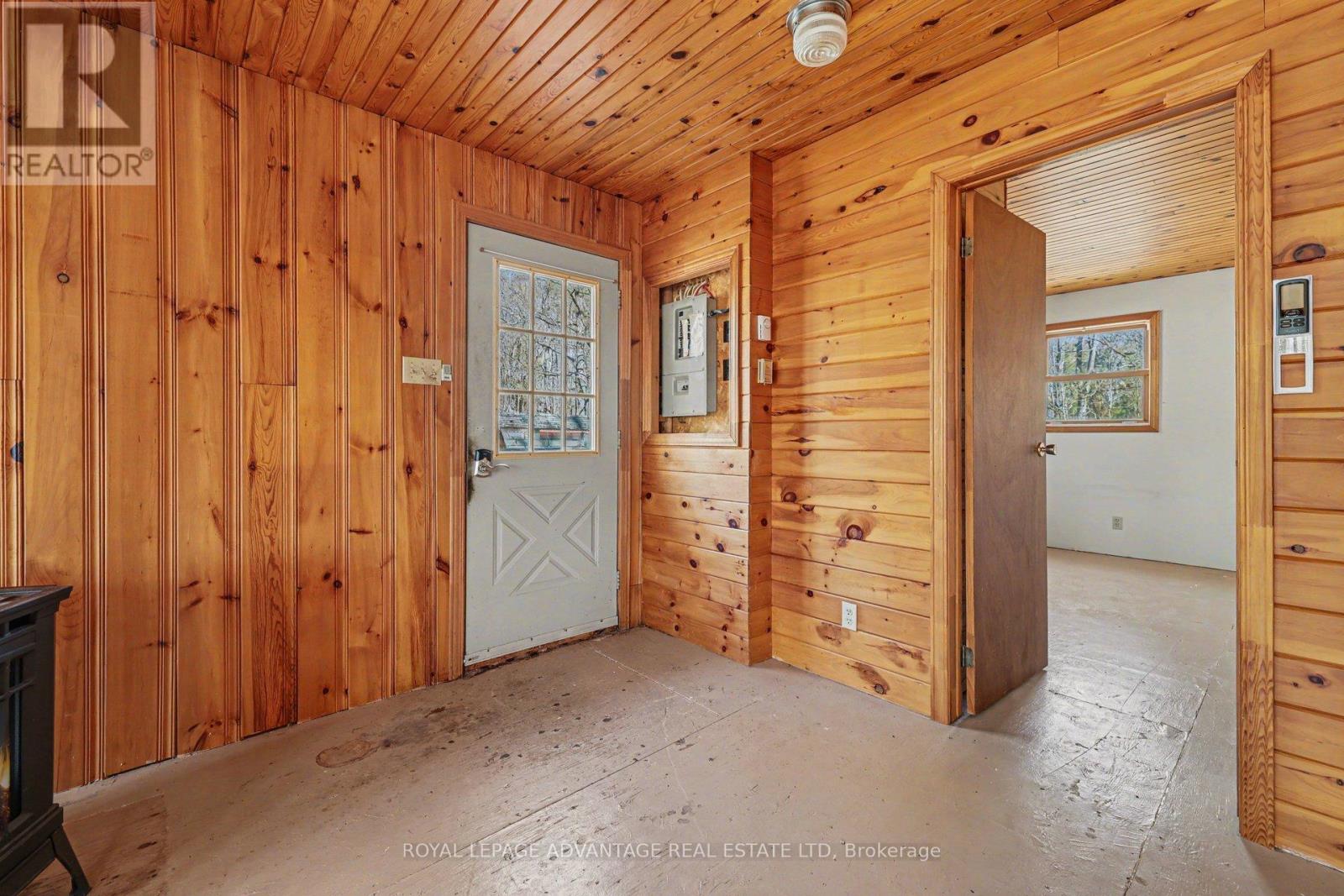 907 LAKESHORE BOULEVARD - 5