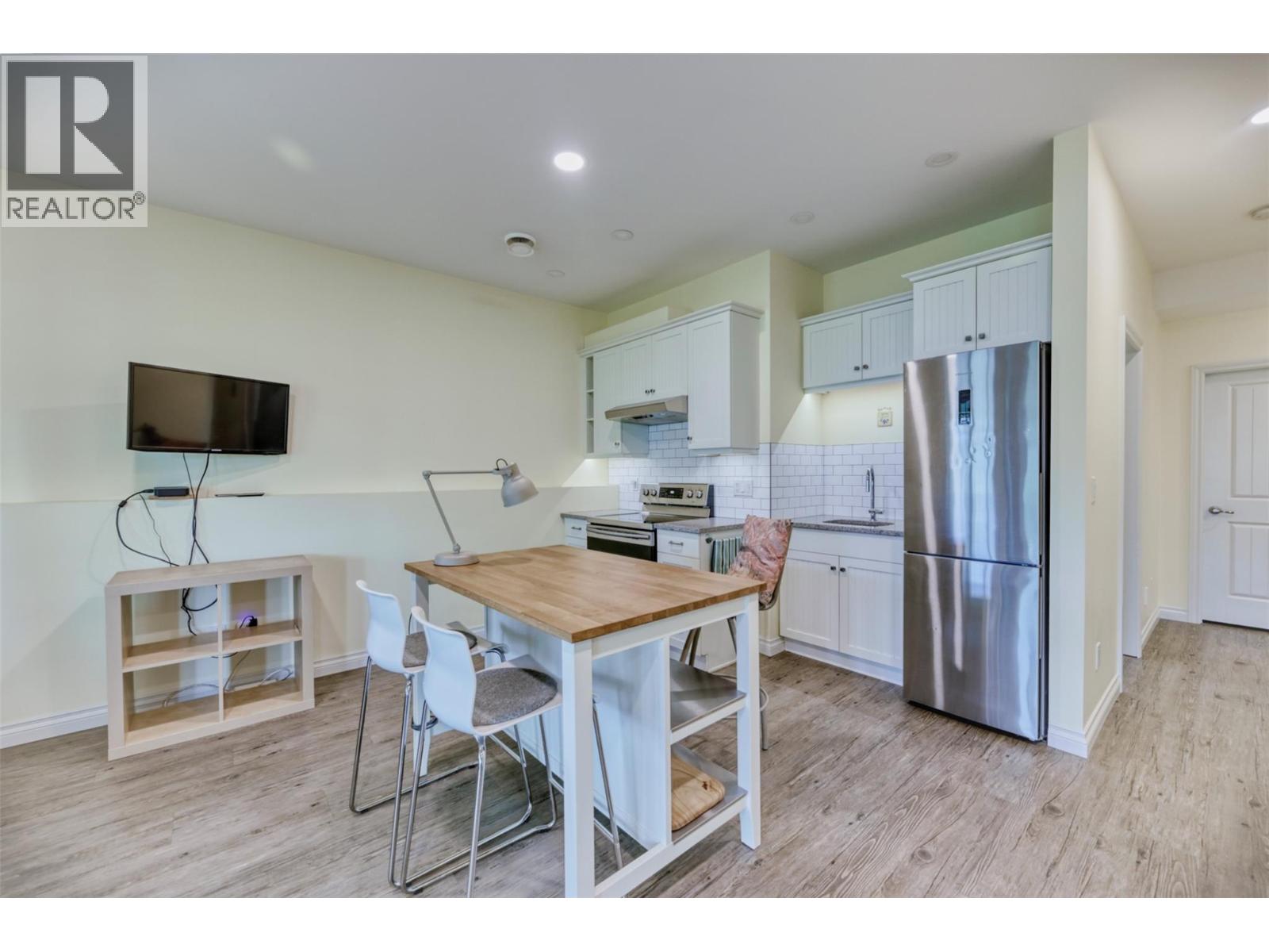 2450 RADIO TOWER Road Unit# 195, Oliver