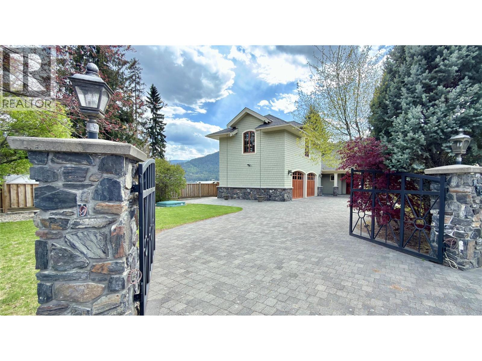 1991 Kelly Court, Christina Lake