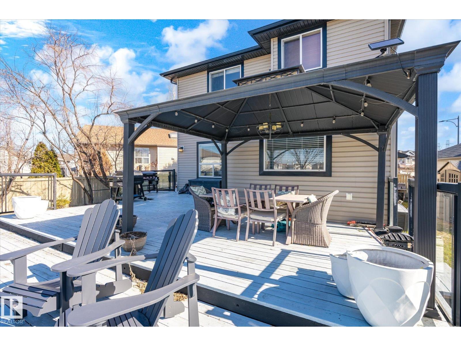 8027 3 AV SW, Edmonton