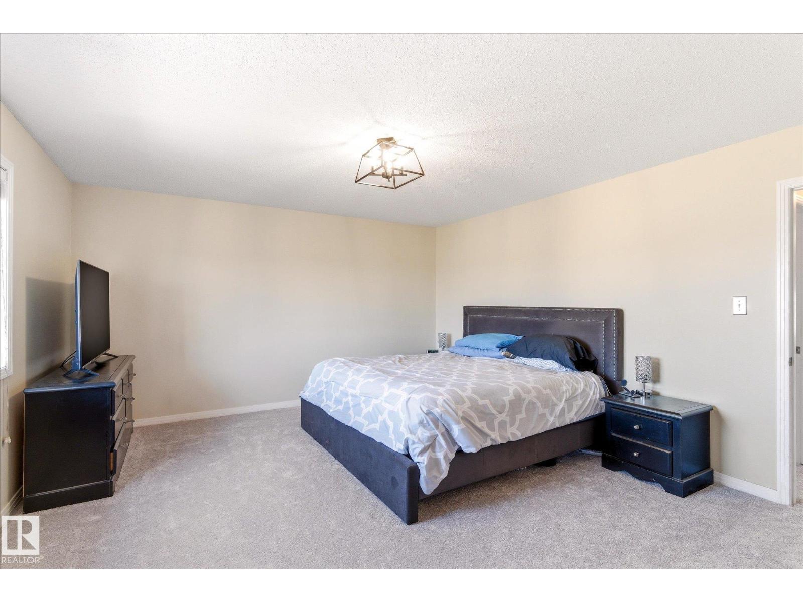 8027 3 AV SW, Edmonton