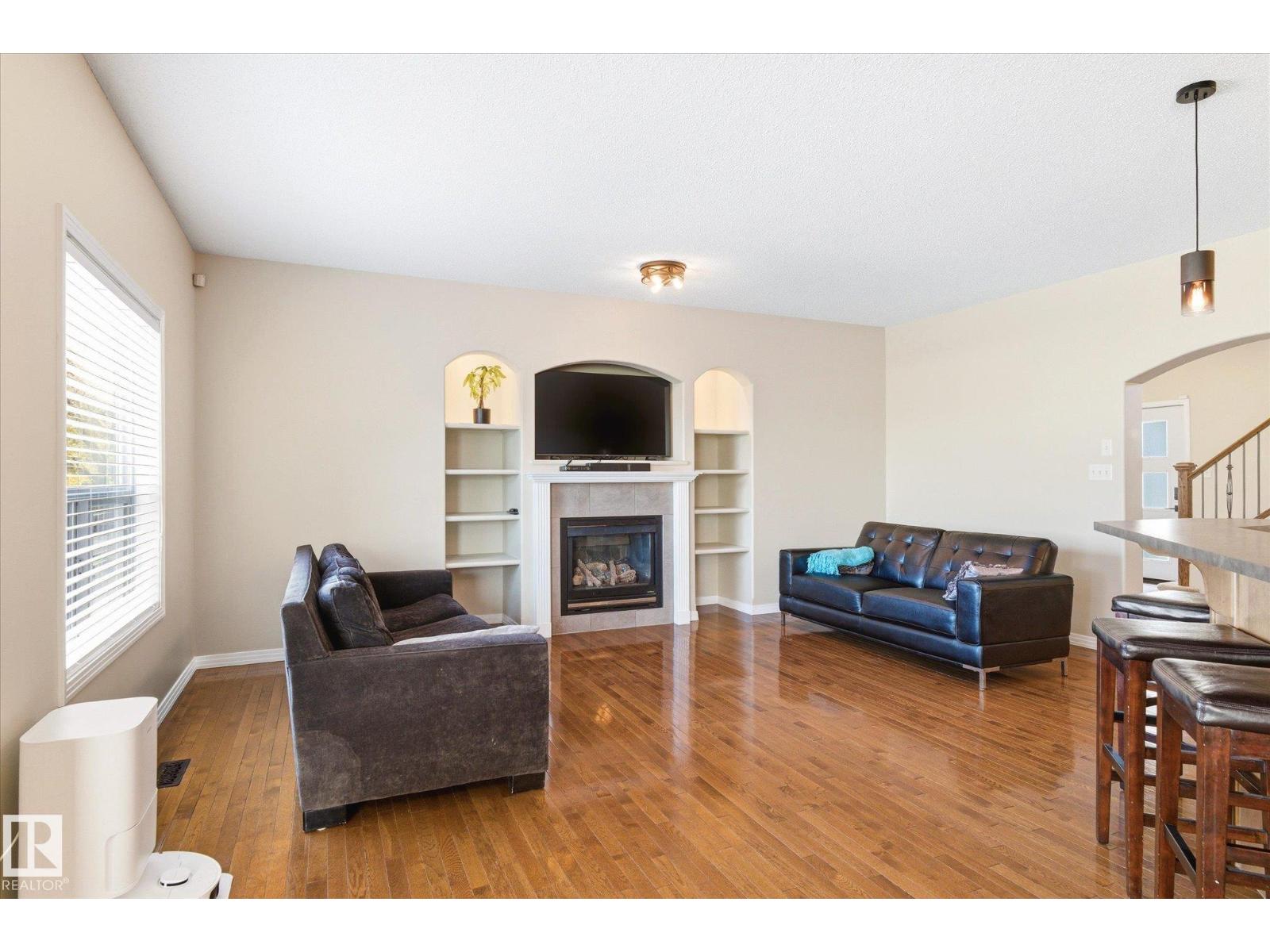 8027 3 AV SW, Edmonton