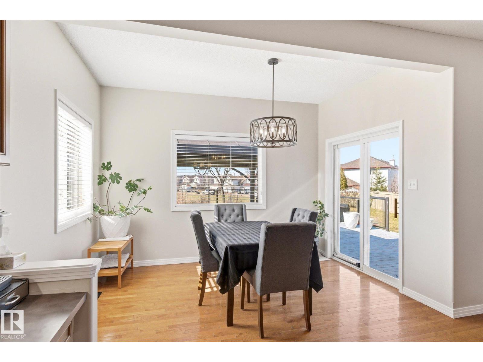 8027 3 AV SW, Edmonton