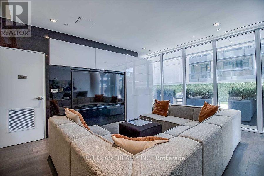 #2010 68 SHUTER STREET - 20