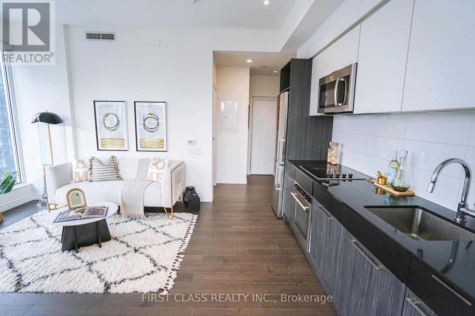 #2010 68 SHUTER STREET - 5