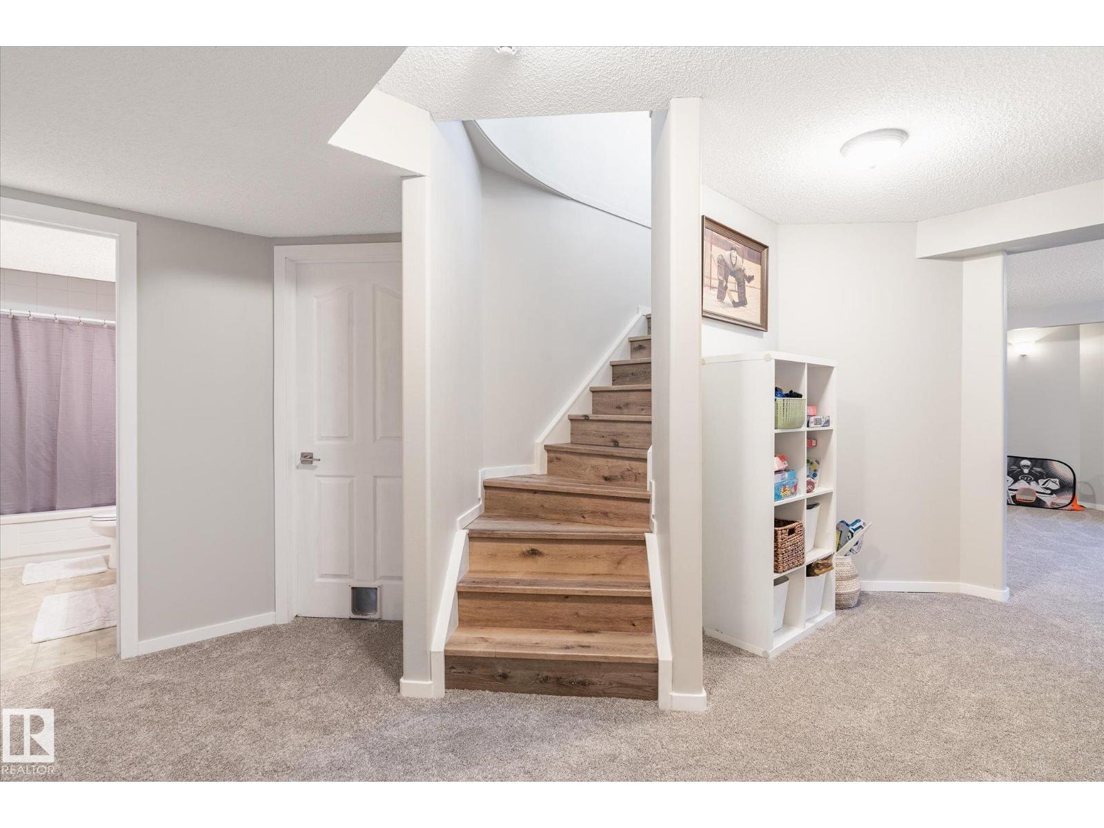 40 DUNFIELD CR, St. Albert