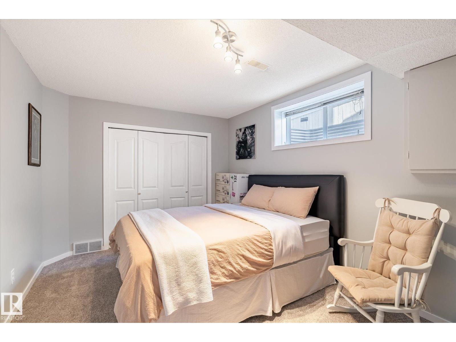 40 DUNFIELD CR, St. Albert