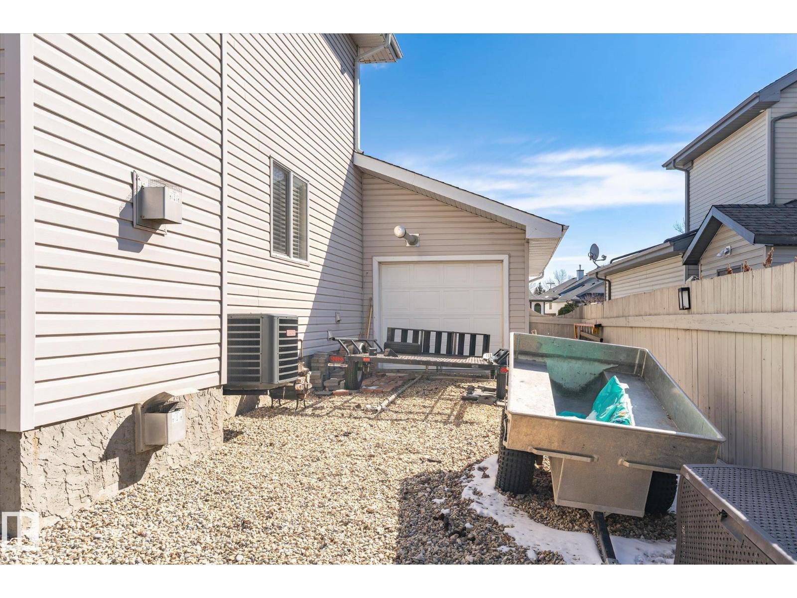 40 DUNFIELD CR, St. Albert