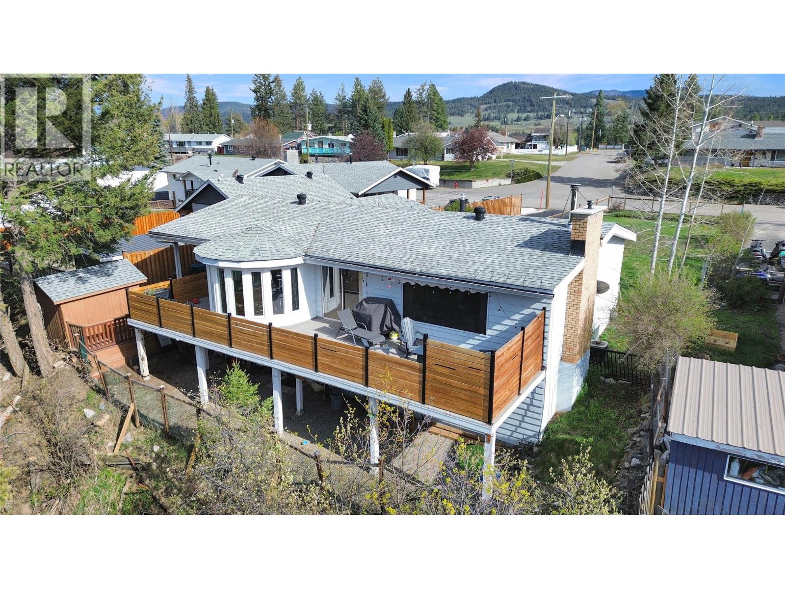 305 PANORAMA Crescent