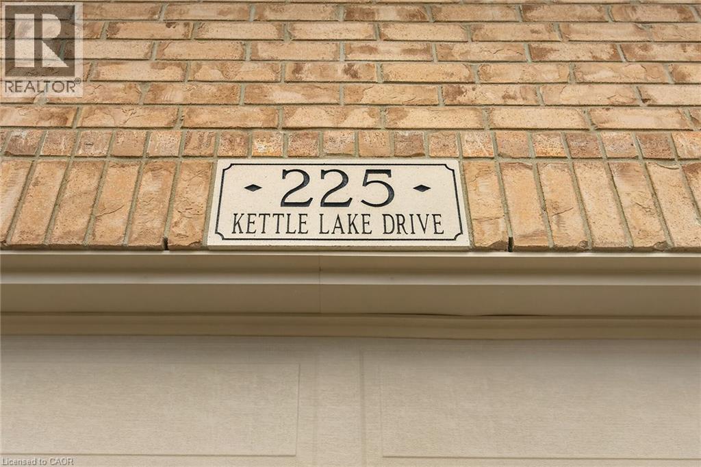 225 KETTLE LAKE Drive, New Hamburg, Ontario, N3A0C3 — Photo 2