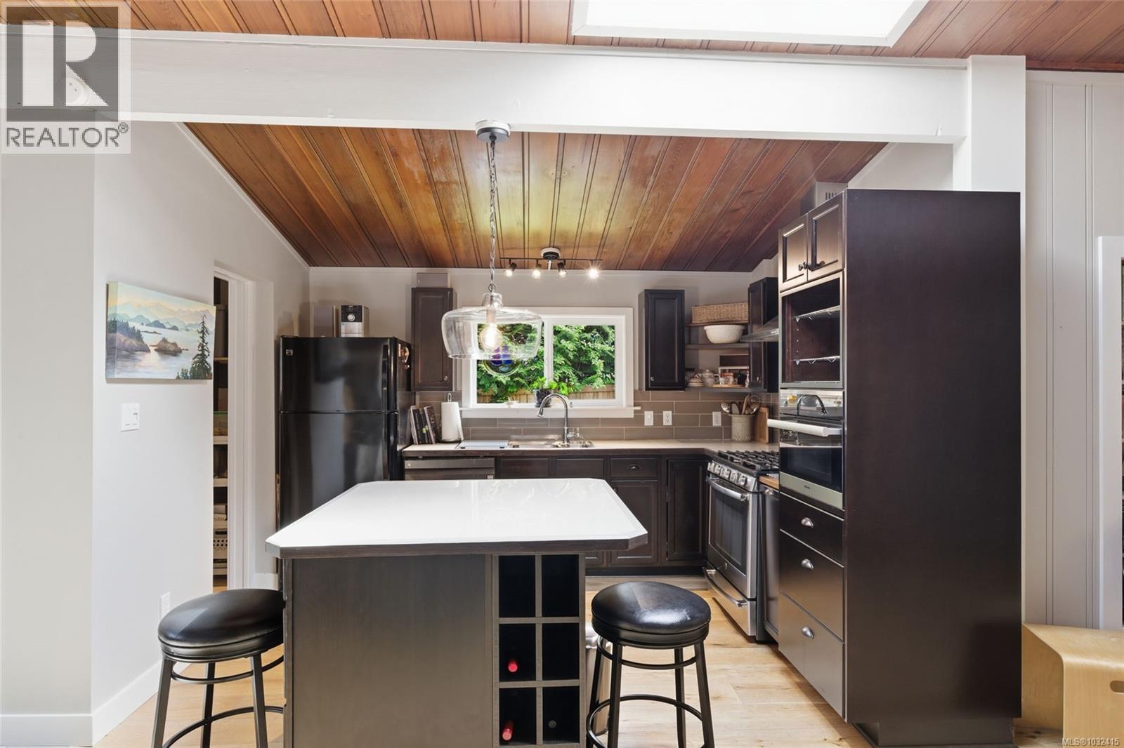 1691 Acacia Rd, Nanoose Bay