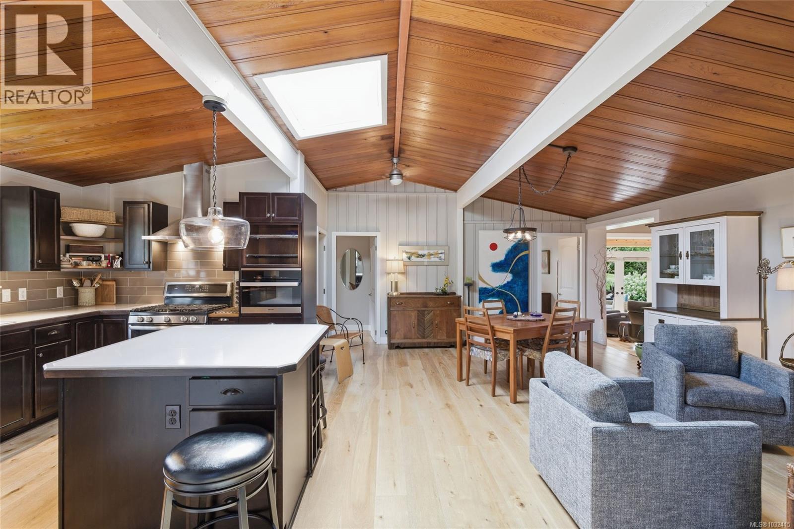 1691 Acacia Rd, Nanoose Bay