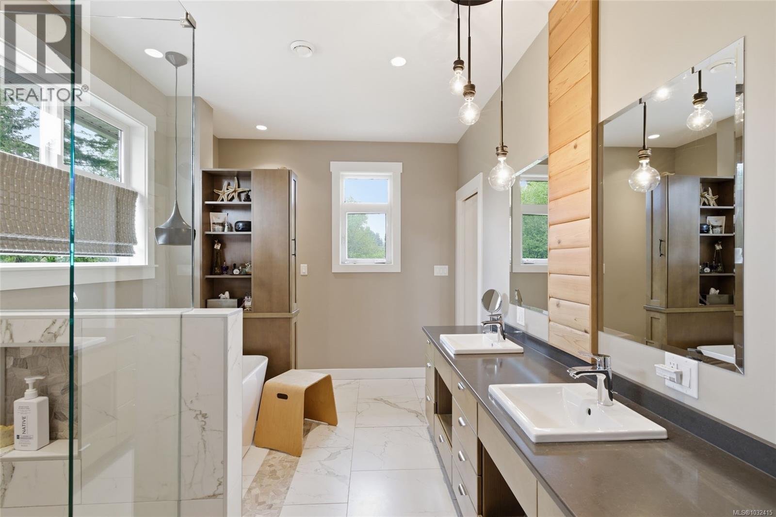 1691 Acacia Rd, Nanoose Bay