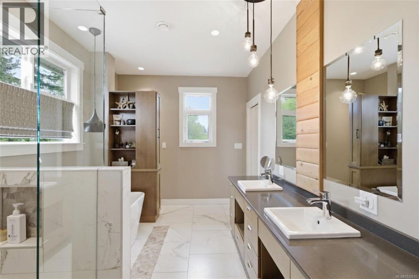 1691 Acacia Rd, Nanoose Bay