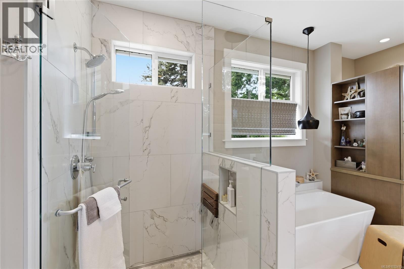 1691 Acacia Rd, Nanoose Bay