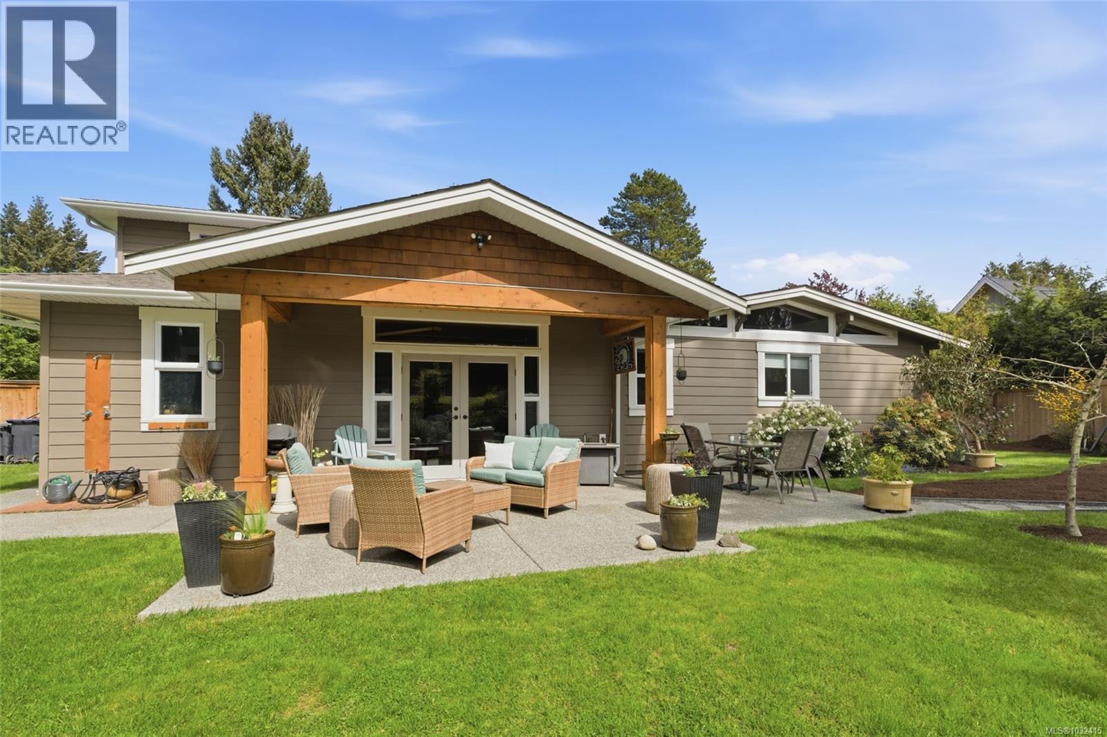 1691 Acacia Rd, Nanoose Bay