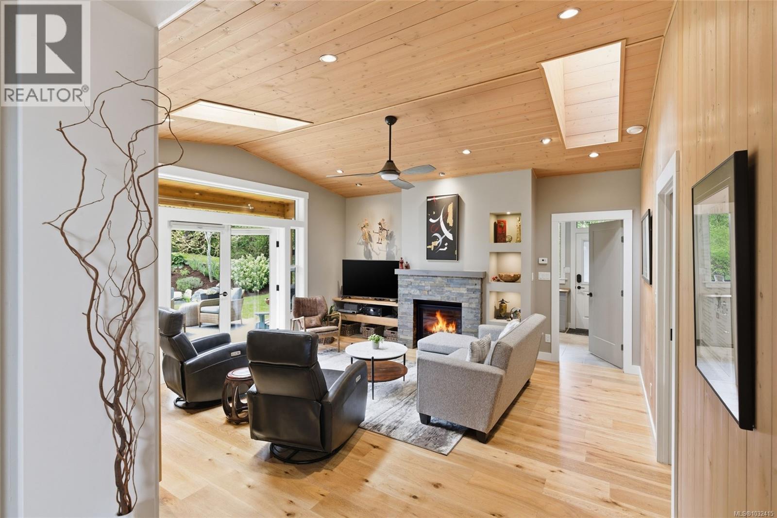 1691 Acacia Rd, Nanoose Bay