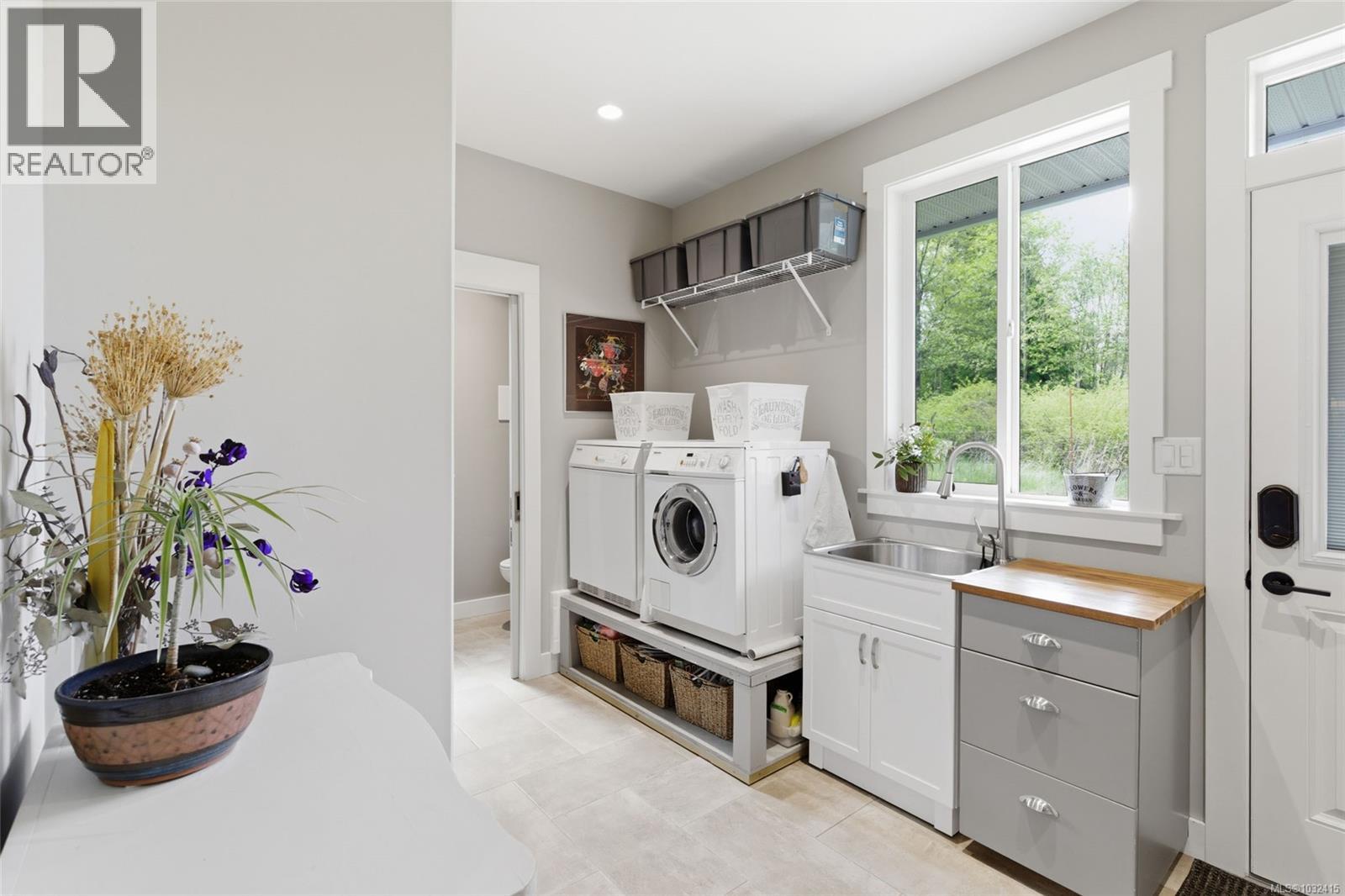 1691 Acacia Rd, Nanoose Bay