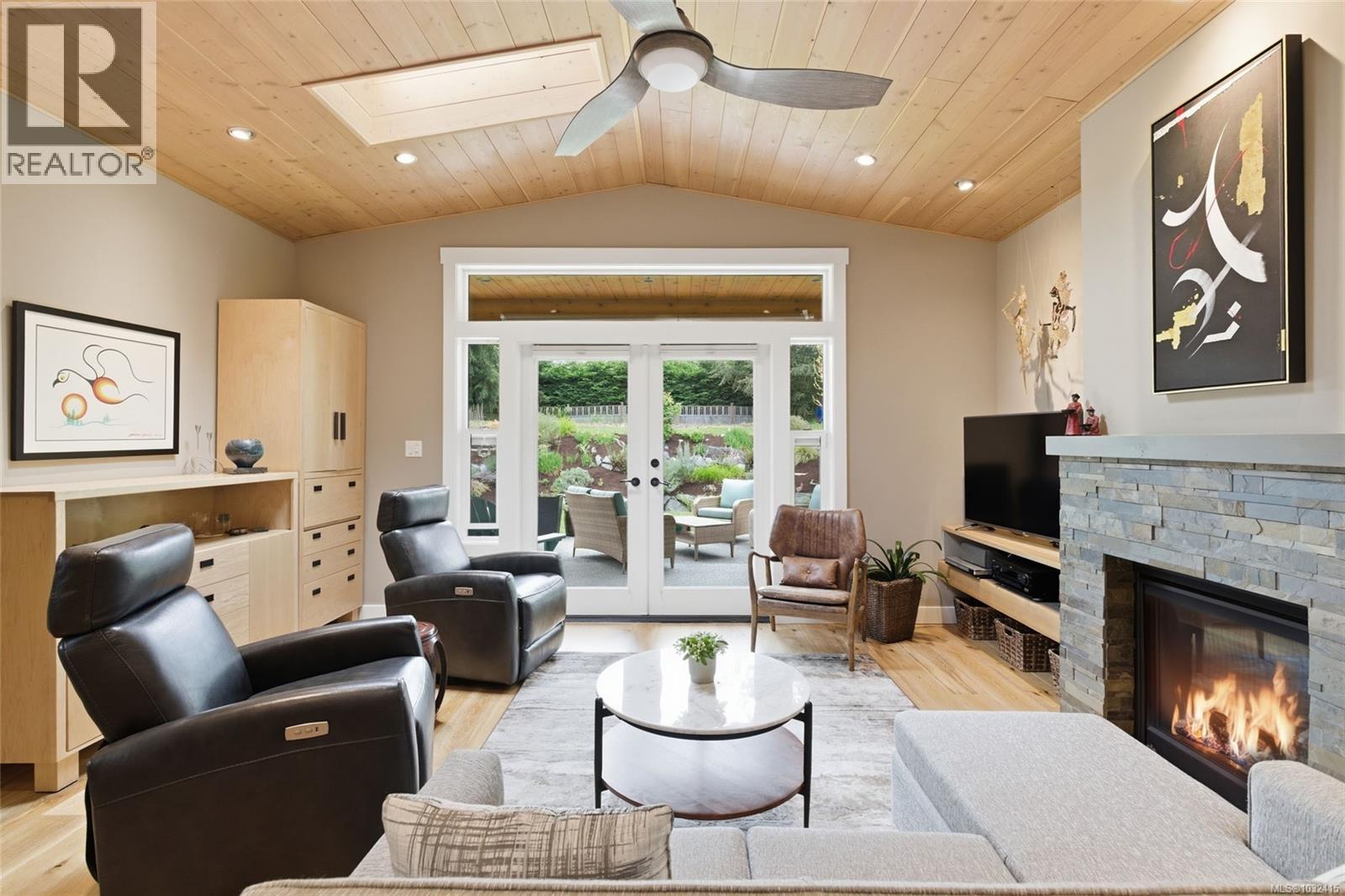 1691 Acacia Rd, Nanoose Bay