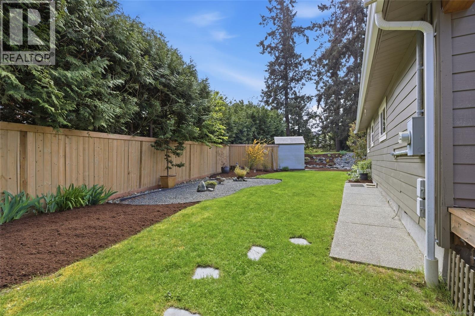 1691 Acacia Rd, Nanoose Bay