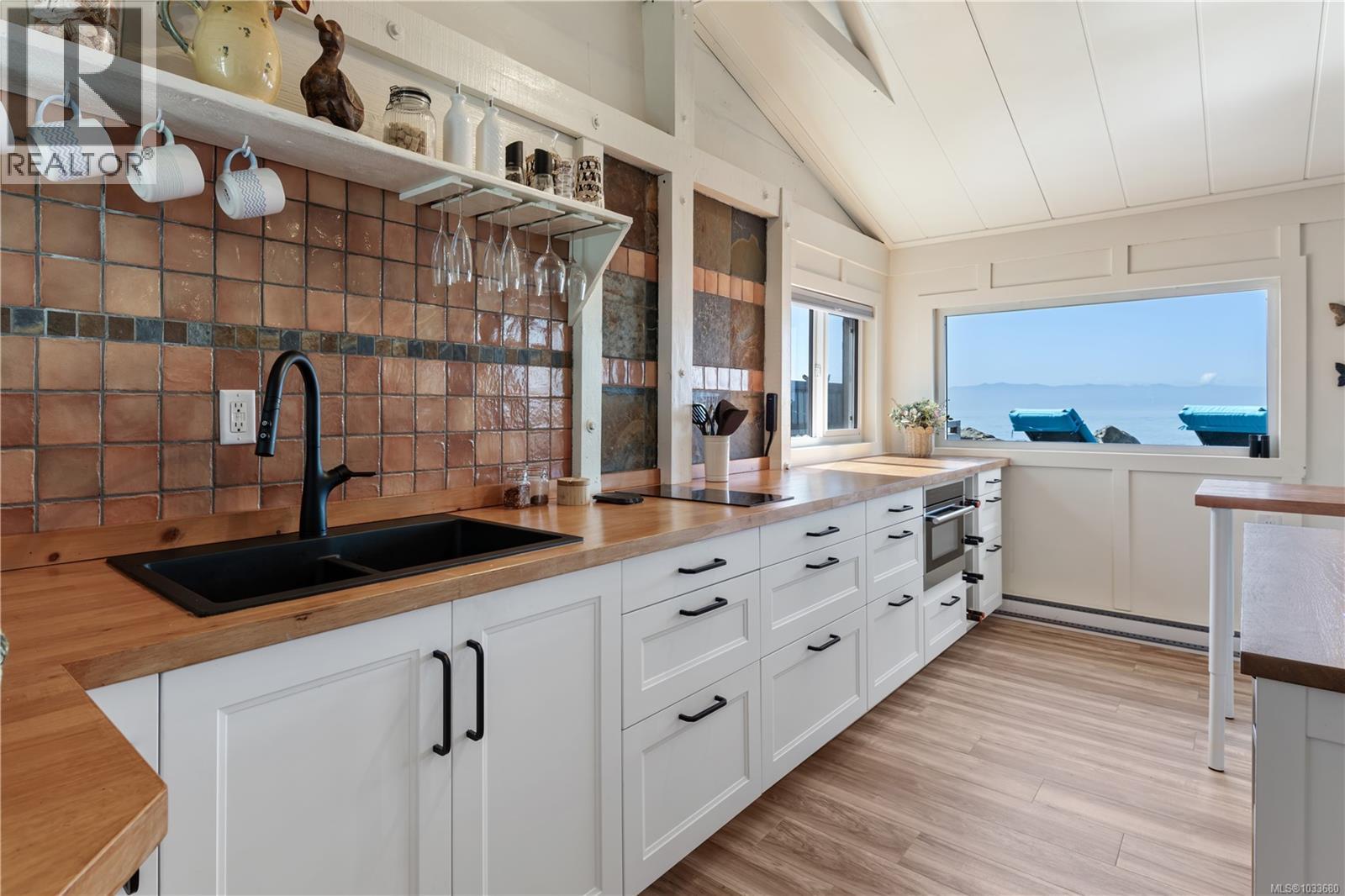 12 8895 West Coast Rd, Sooke