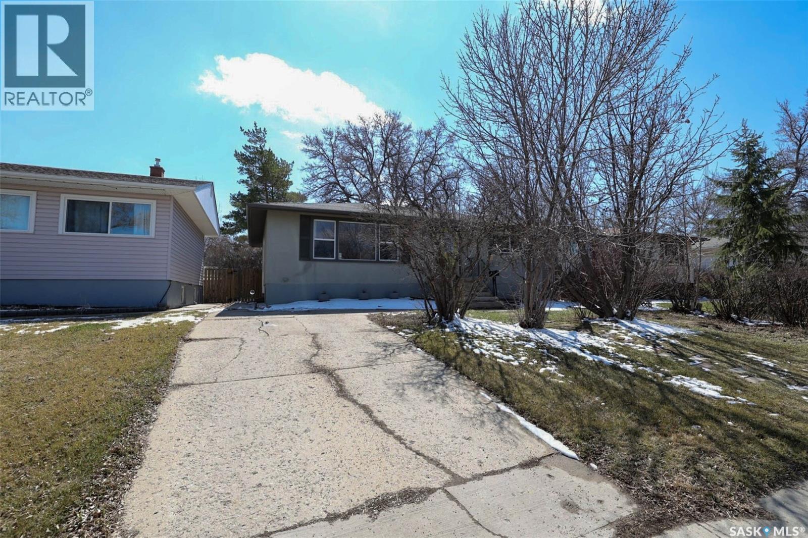 617 Mullin AVENUE E - Image 2