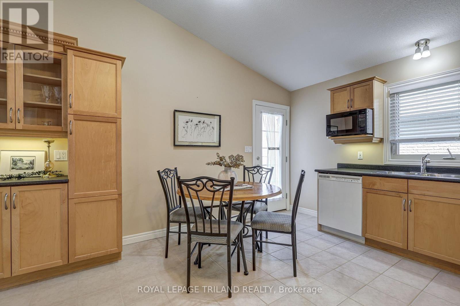 19 ORIOLE LANE - 18