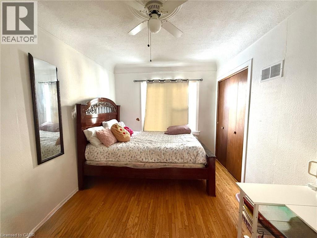 17 LYONS Avenue - 6