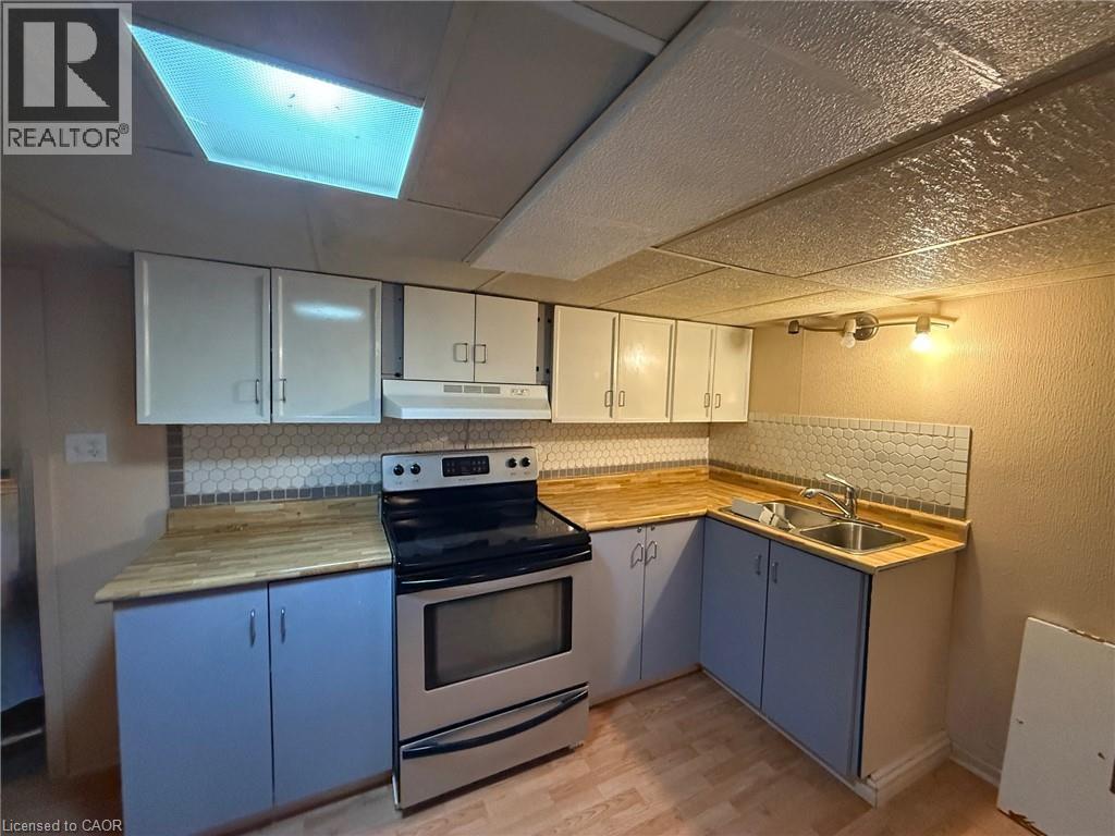 17 LYONS Avenue - 18