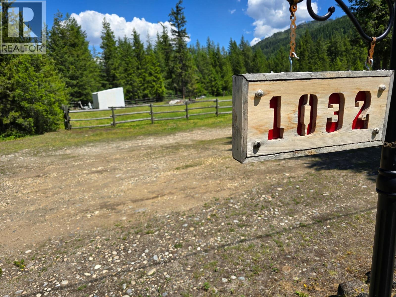 1032 CAROLINE Road - 48