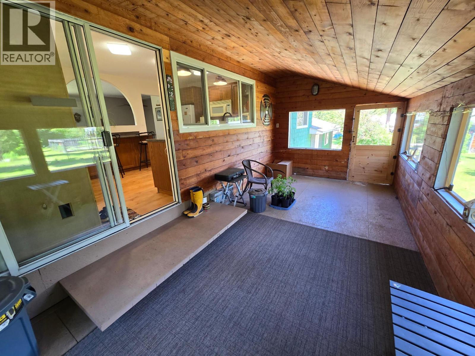 1032 CAROLINE Road - 27