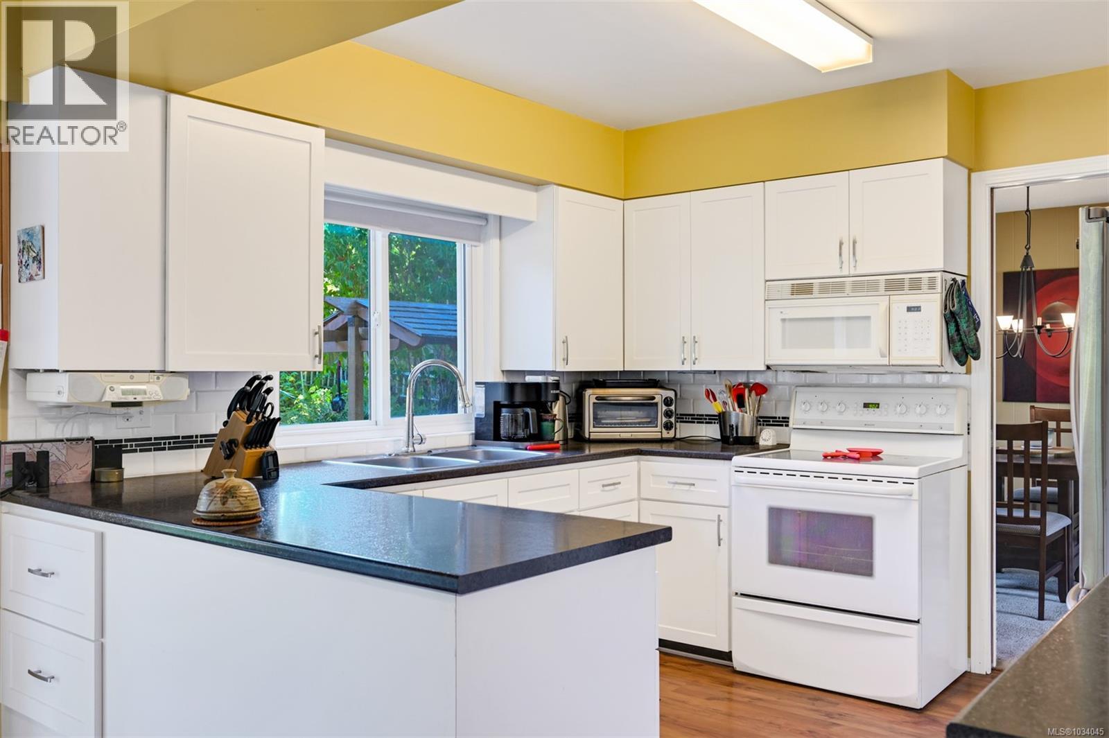 5847 Sycamore St, Duncan