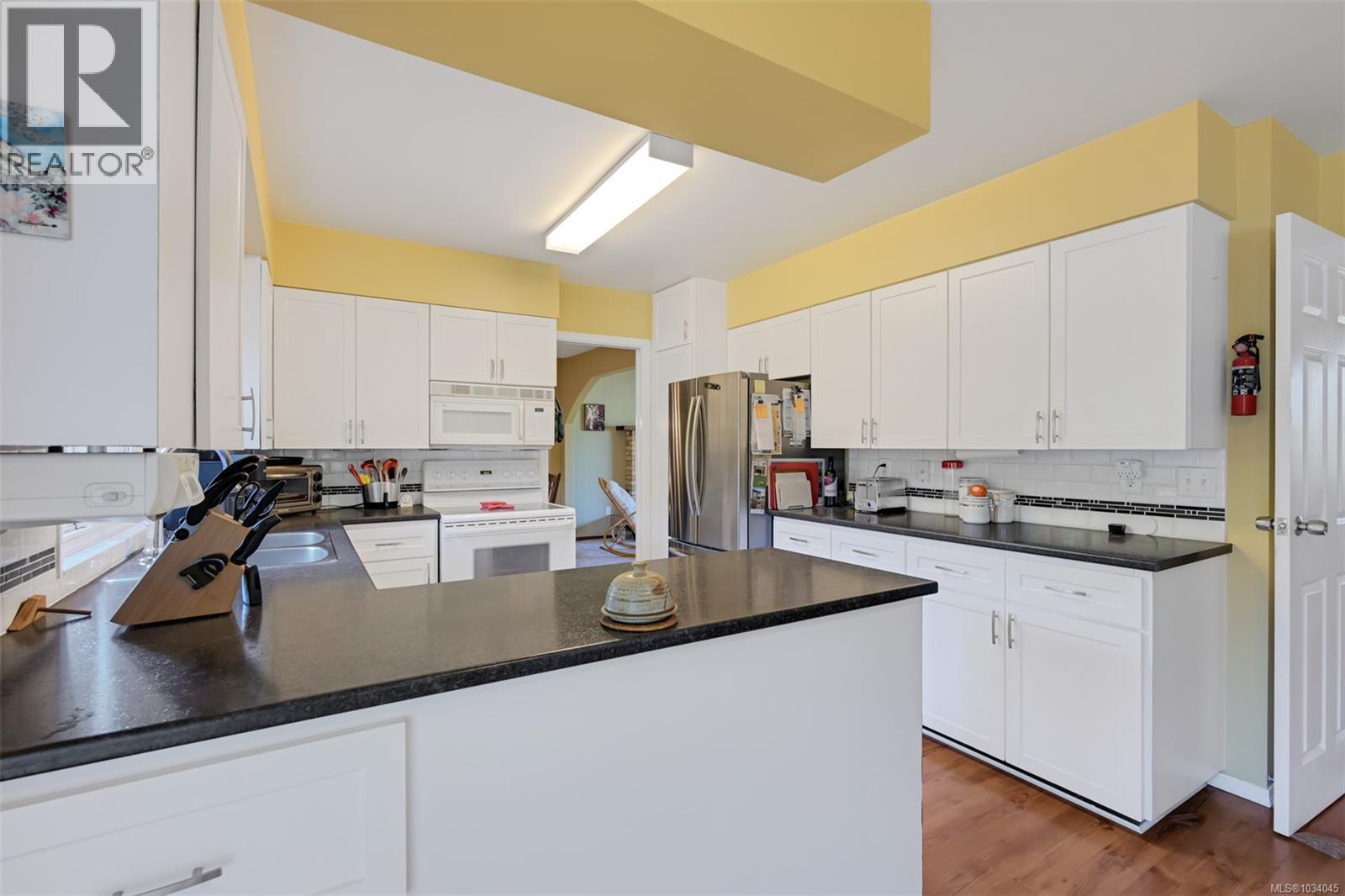 5847 Sycamore St, Duncan