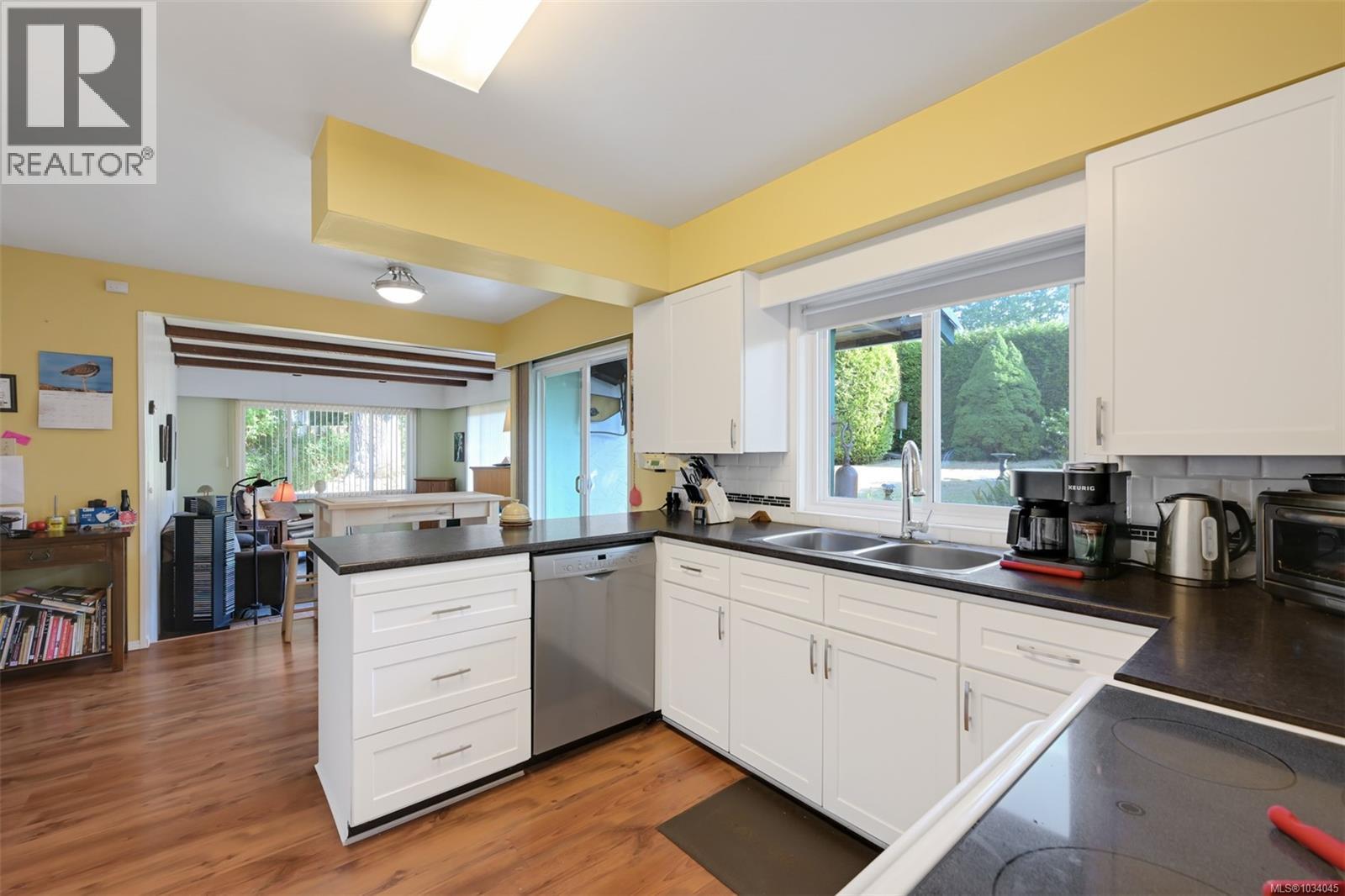 5847 Sycamore St, Duncan