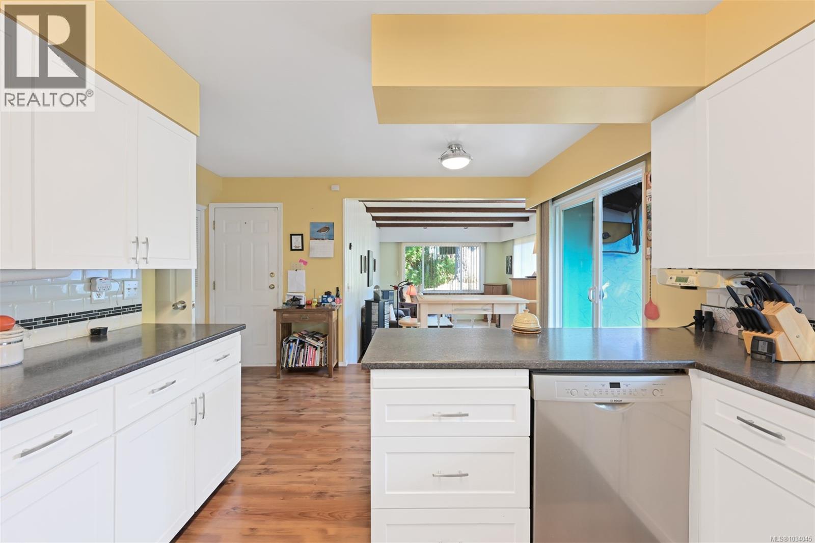 5847 Sycamore St, Duncan