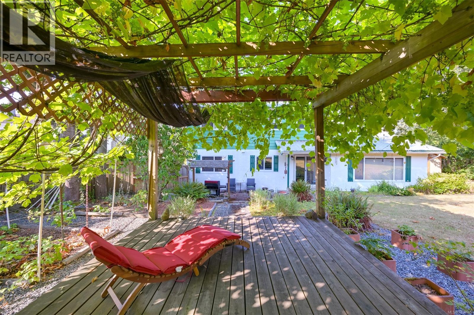 5847 Sycamore St, Duncan