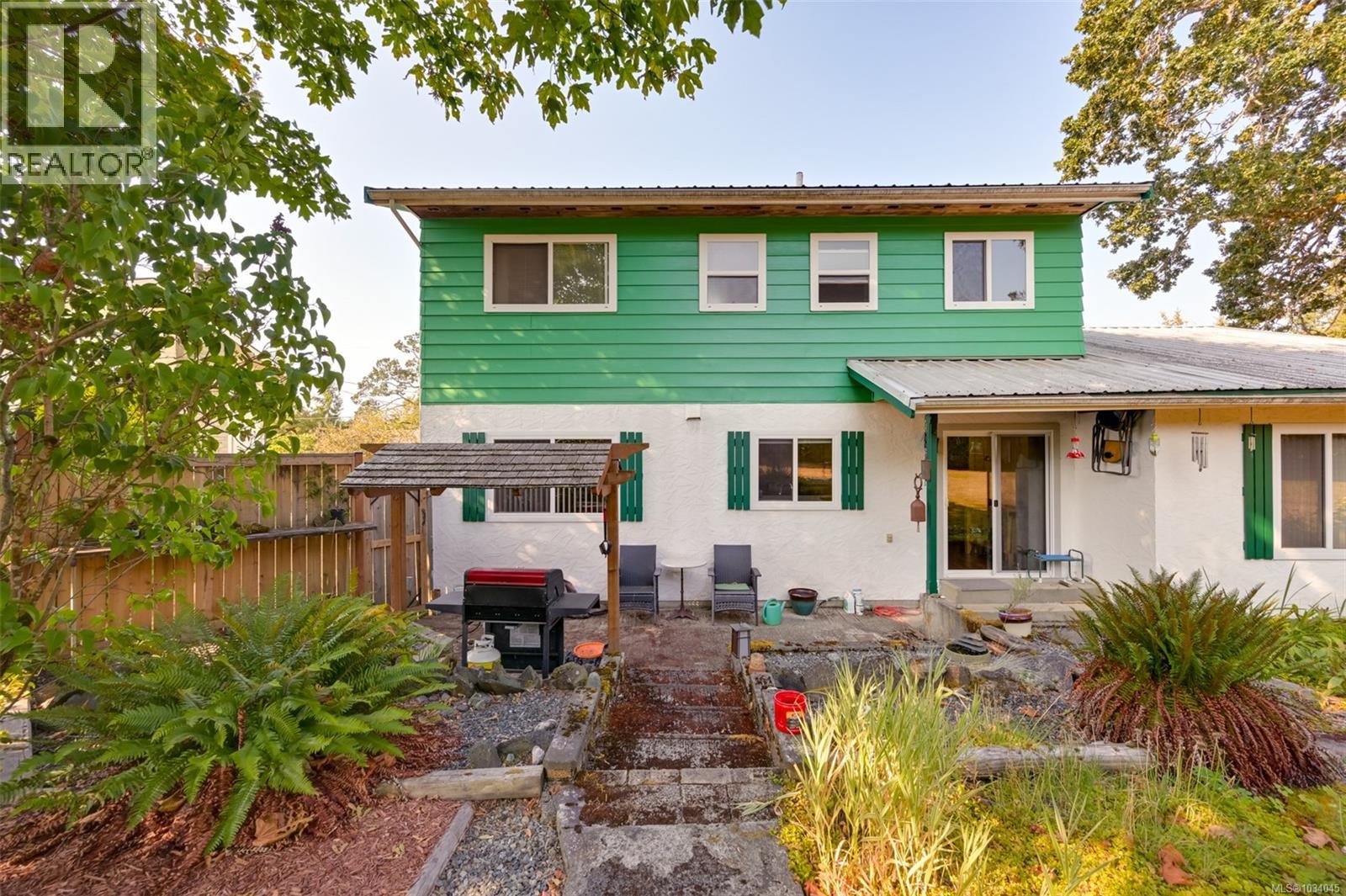 5847 Sycamore St, Duncan