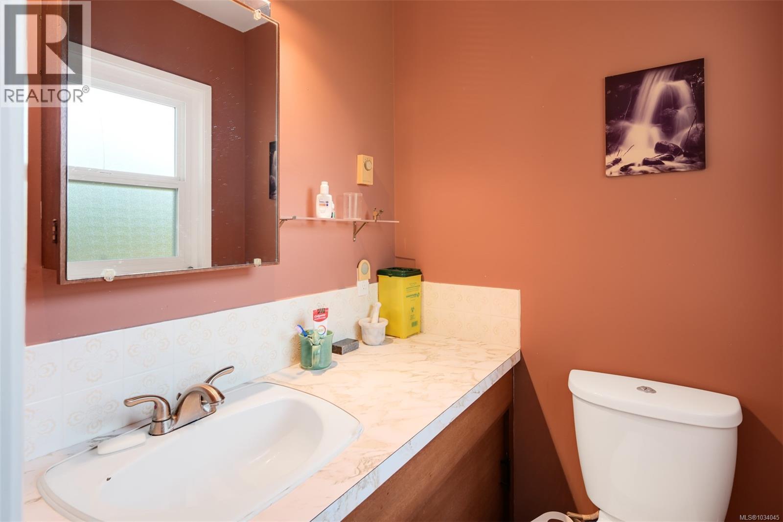 5847 Sycamore St, Duncan