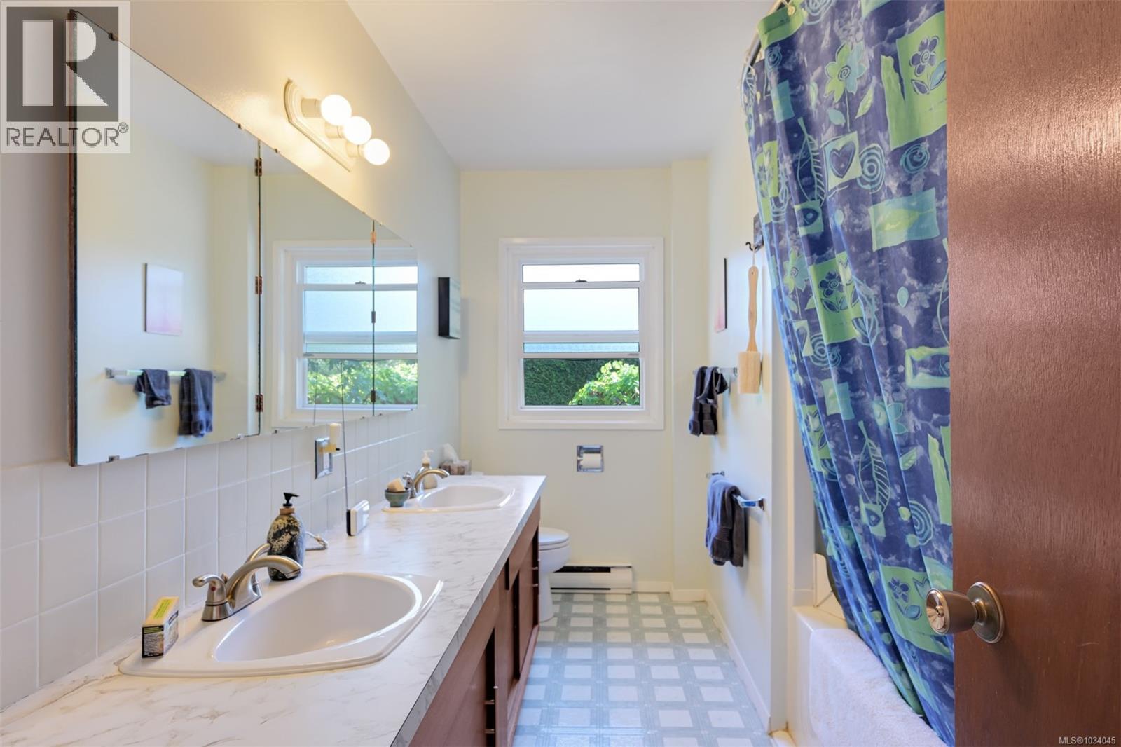 5847 Sycamore St, Duncan