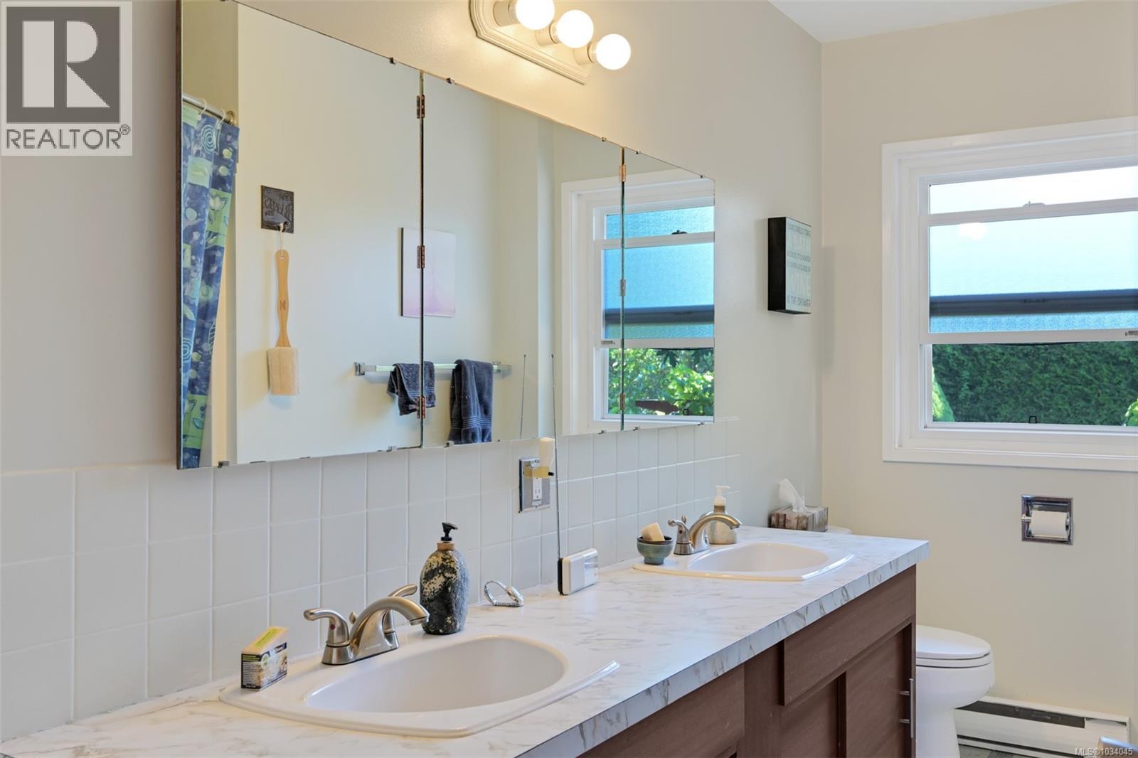 5847 Sycamore St, Duncan