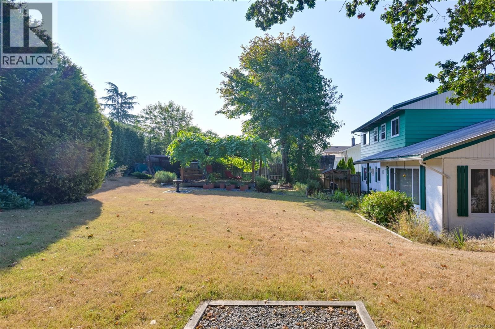 5847 Sycamore St, Duncan