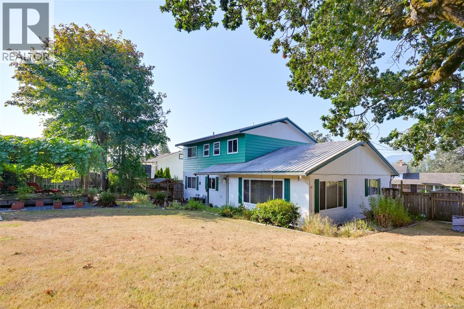 5847 Sycamore St, Duncan