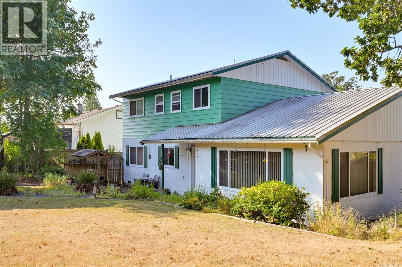 5847 Sycamore St, Duncan