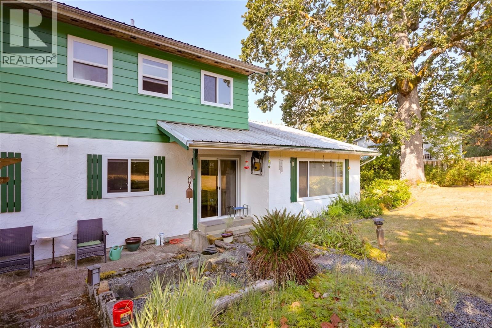 5847 Sycamore St, Duncan